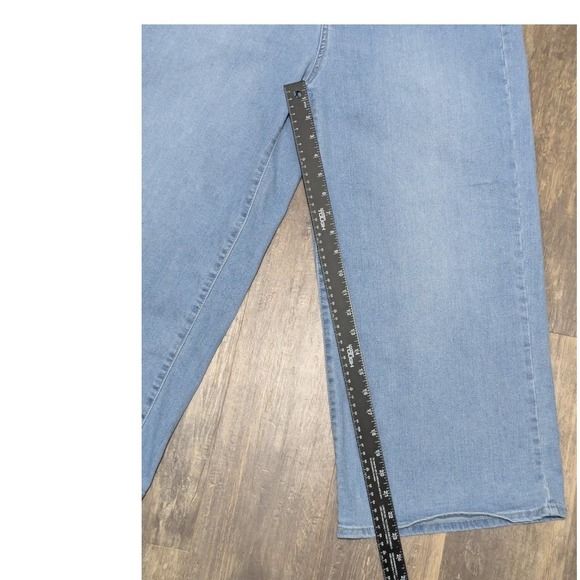 Gloria Vanderbilt Women's Size 8 Light Wash Wide Leg Cropped Jeans Denim Pants - Picture 6 of 11